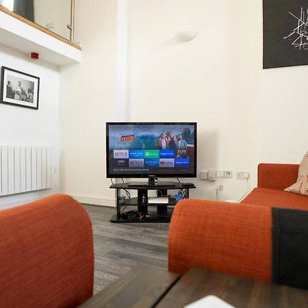 Stunning Mezzanine Apartment Near City Centre Cardiff Exterior foto
